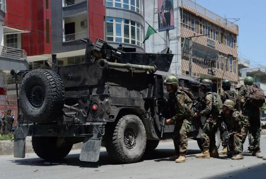 Afghan security forces take up a position at the site of suicide bombing in Jalalabad on May 17, 2017. Suicide bombers stormed the national television station in the eastern Afghan city of Jalalabad on May 17, triggering gunfights and explosions as journalists remained trapped inside the building, officials and eyewitnesses said. At least two people were killed and 14 others wounded in the ongoing assault, which underscores the growing dangers faced by media workers in Afghanistan. / AFP PHOTO / NOORULLAH SHIRZADA