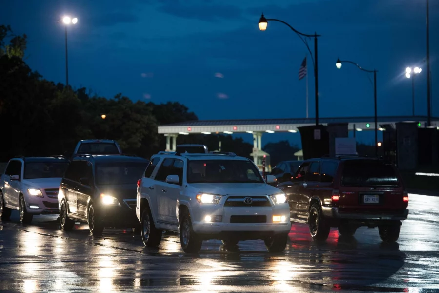 Cars exit and enter US Army facility Fort Leavenworth in Leavenworth, Kansas, on May 17, 2017 AFP