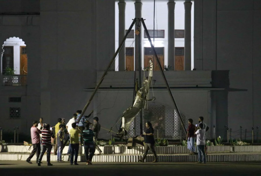 The Supreme Court Lady Justice statue being hoisted up after its removal Mahmud Hossain Opu