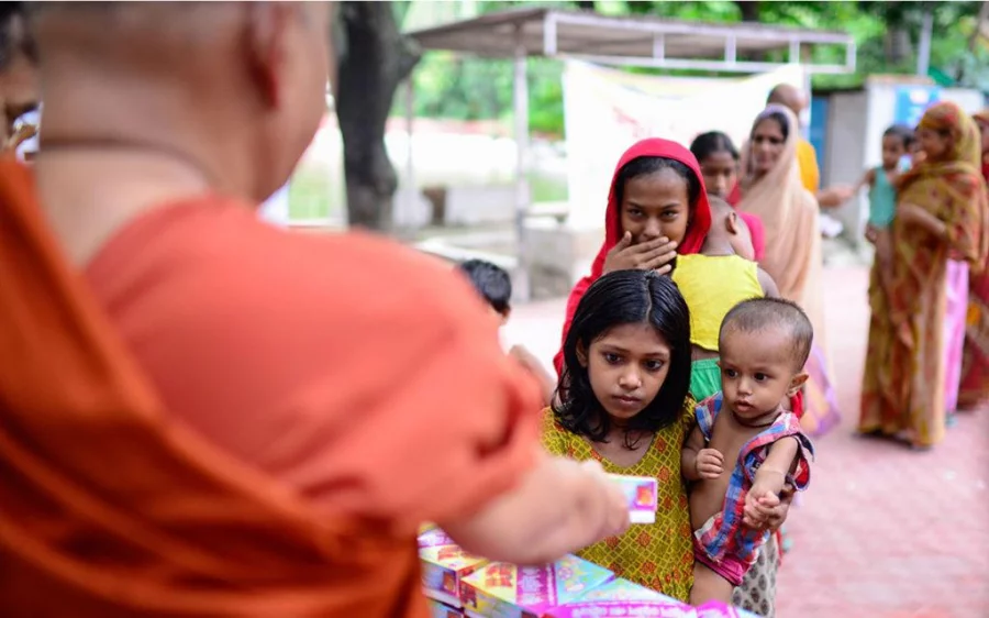 During every evening of the holy month of fasting, a long queue of poor people can be seen in front of the gate of the temple waiting to collect iftar, the food with which Muslims break their fast.