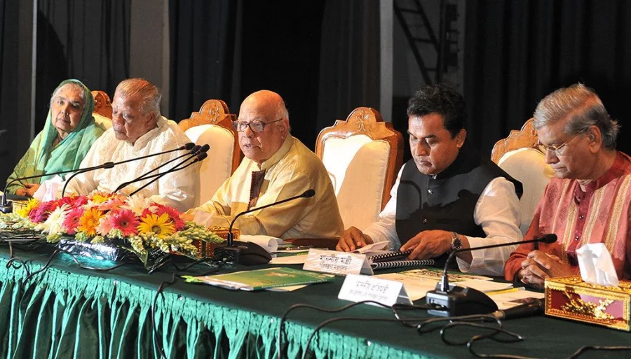 Finance Minister AMA Muhith and some other members of the cabinet address a post-budget media conference at Dhaka's Osmani Auditorium on Friday, June 2, 2017 PID 