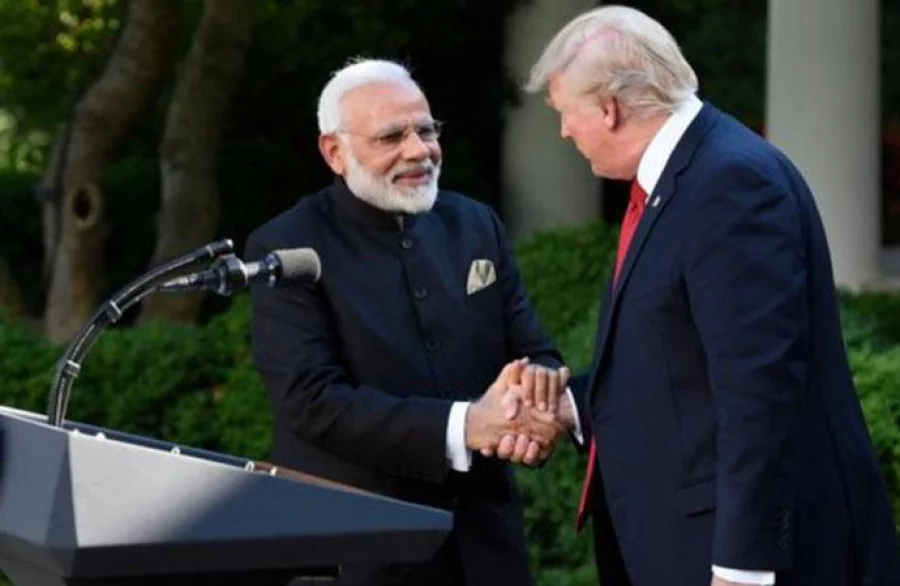 Web-Modi-Trump_bearhug2