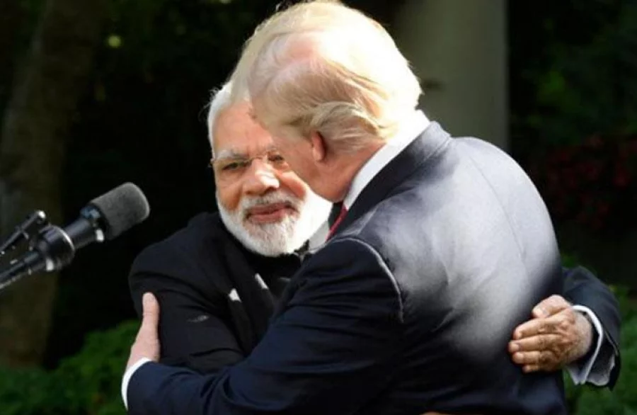 Web-Modi-Trump_bearhug4