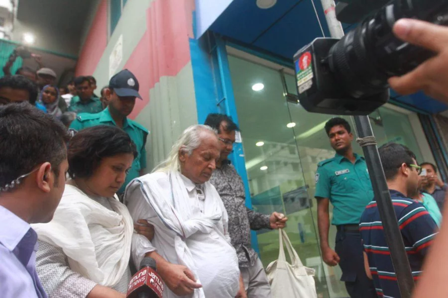 Farhad Mazhar, along with his family members, are being escorted to Detective Branch office in Dhaka's Minto road from Adabor police station on Tuesday, July 4, 2017 Syed Zakir Hossain/Dhaka Tribune