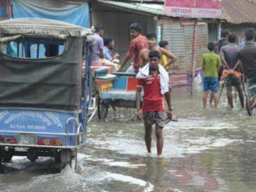 People walking in knee-deep floodwaters in Sirajganj DHAKA TRIBUNE