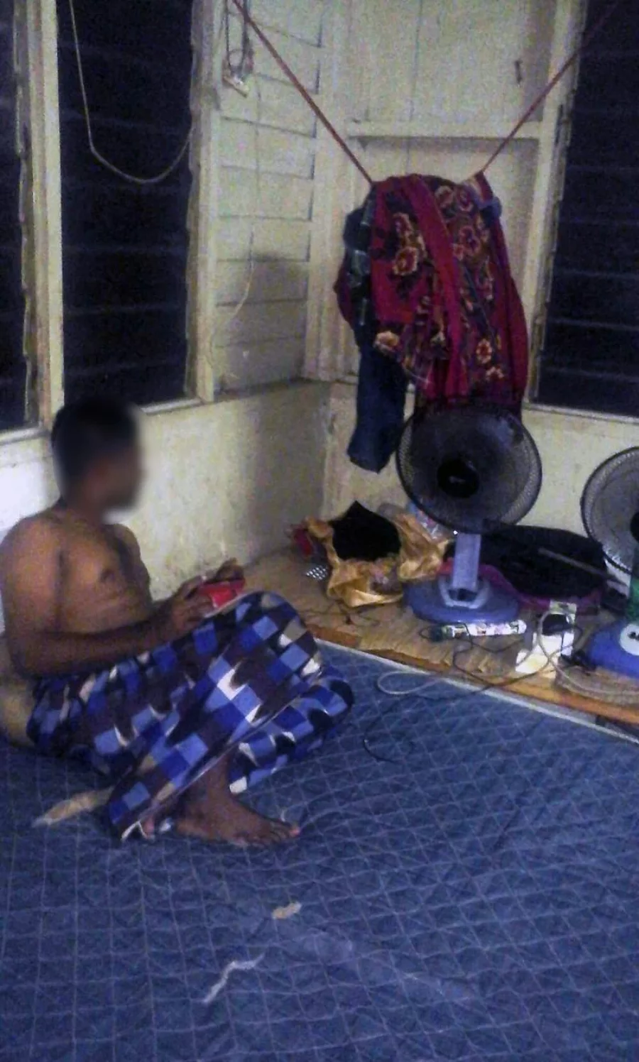 While talking to the Dhaka Tribune, several illegal workers in Malaysia, like the one in the picture living a rather sub-standard life, said gangs of Bangladeshi brokers were taking up to Tk1,50,000 from illegal workers who wished to get legal status Courtesy 