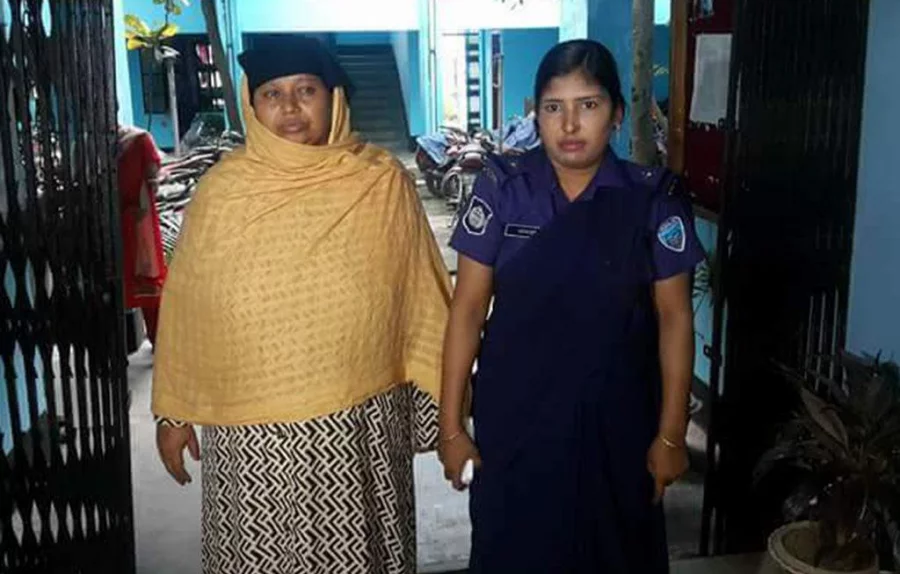 Afroza Begum, the accused, being taken to court by Feni police on July 11, 2017 Dhaka Tribune