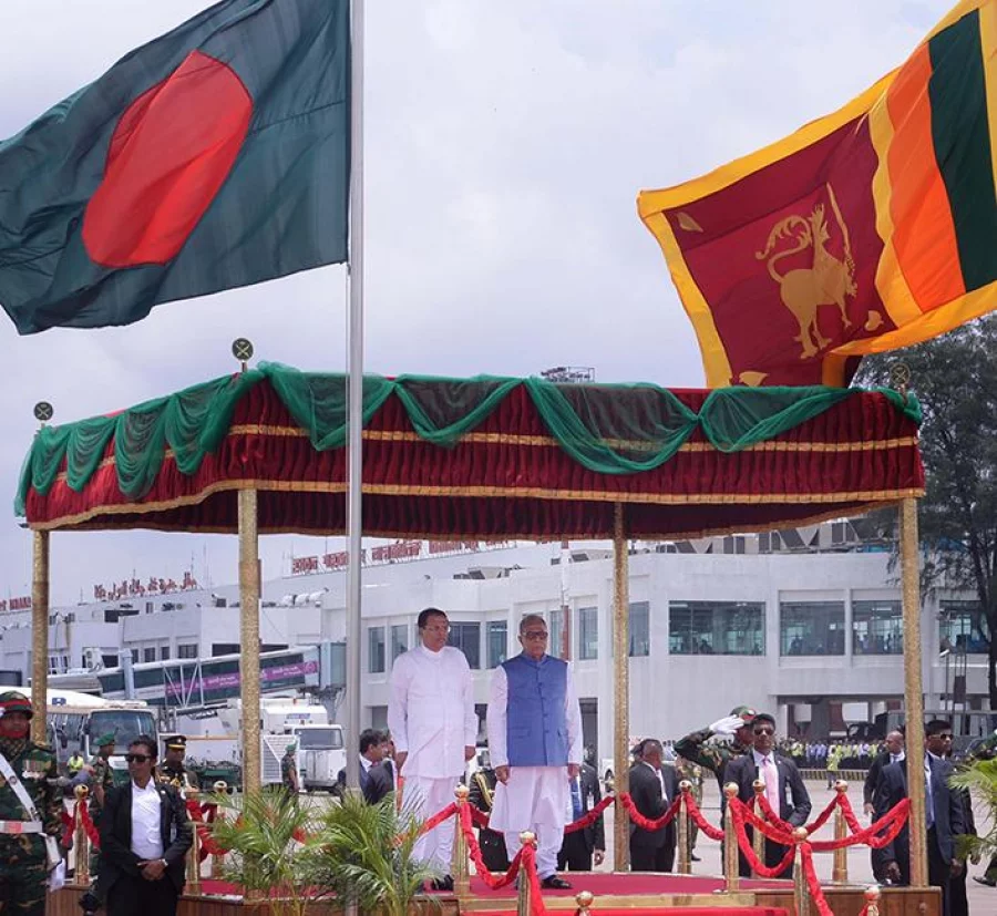 Bangladesh president Abdul Hamid and his visiting Sri Lankan counterpart Maithripala Sirisena inspect a guard og honour of the elite Presidential Guard Regiment PID