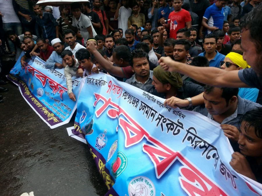 DU-affiliated college students demand their exam dates be announced at a protest at Shahbagh intersection on July 20, 2017 Courtesy of Shahed Mohammad Sayed