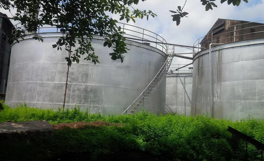 Each year, the Darsana Sugar Mill produces 161.3 million tons of molasses which are turned into 1.26 million litres of liquor Abu Siddique