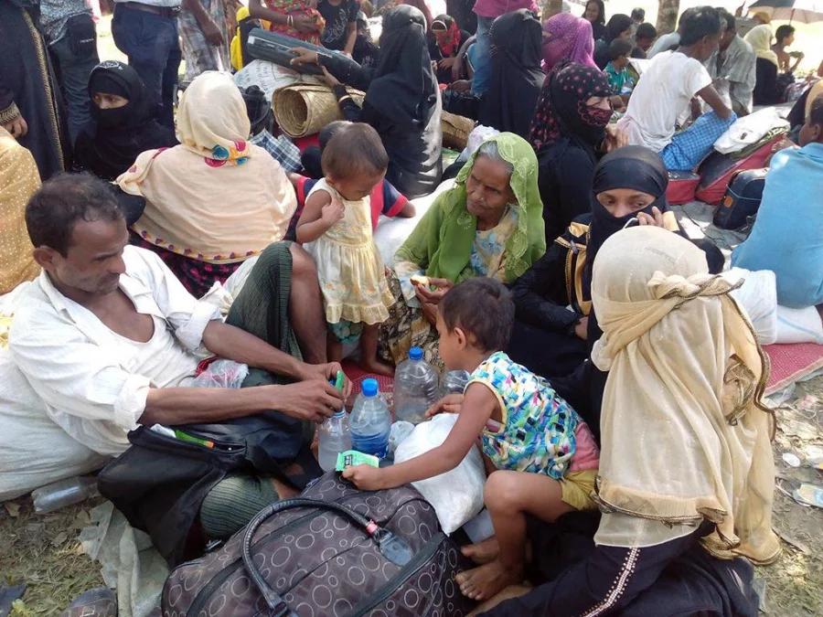 This group of refugees are among 600 Rohingyas stranded at Shah Porir Dwip. The photo was taken on August 31, 2017 Adil Shakhawat/Dhaka Tribune