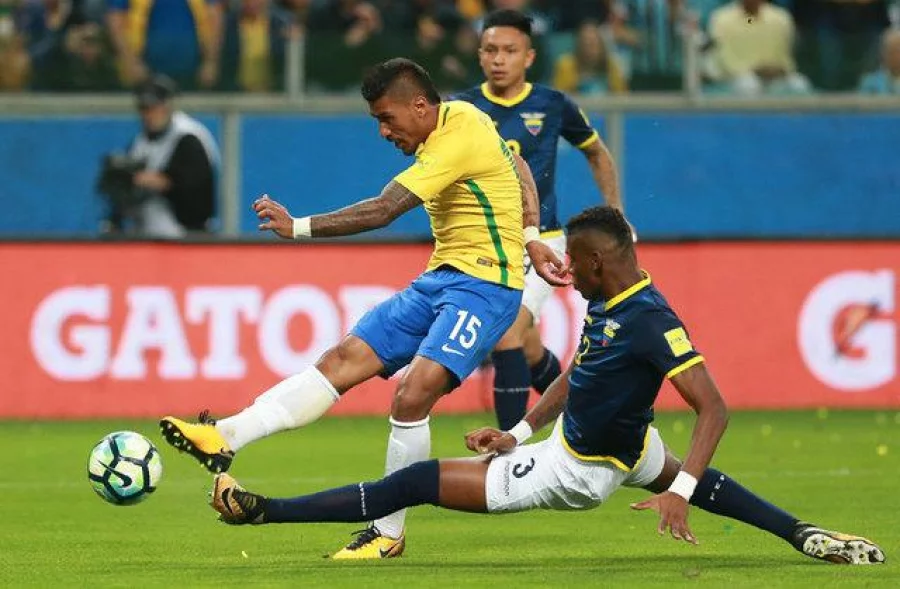 Soccer Football - 2018 World Cup Qualifiers - Brazil v Ecuador - Arena do Gremio stadium, Porto Alegre, Brazil - August 31, 2017. Paulinho (15) of Brazil and Robert Aborleda of Ecuado in action. REUTERS/Edison Vara