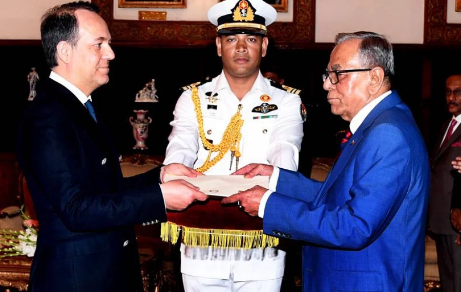 Envoys Of 5 Countries Present Credentials To President