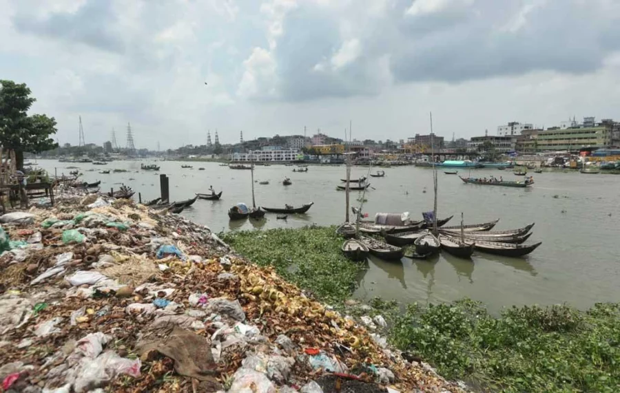 Indiscriminate waste dumping continues in Buriganga