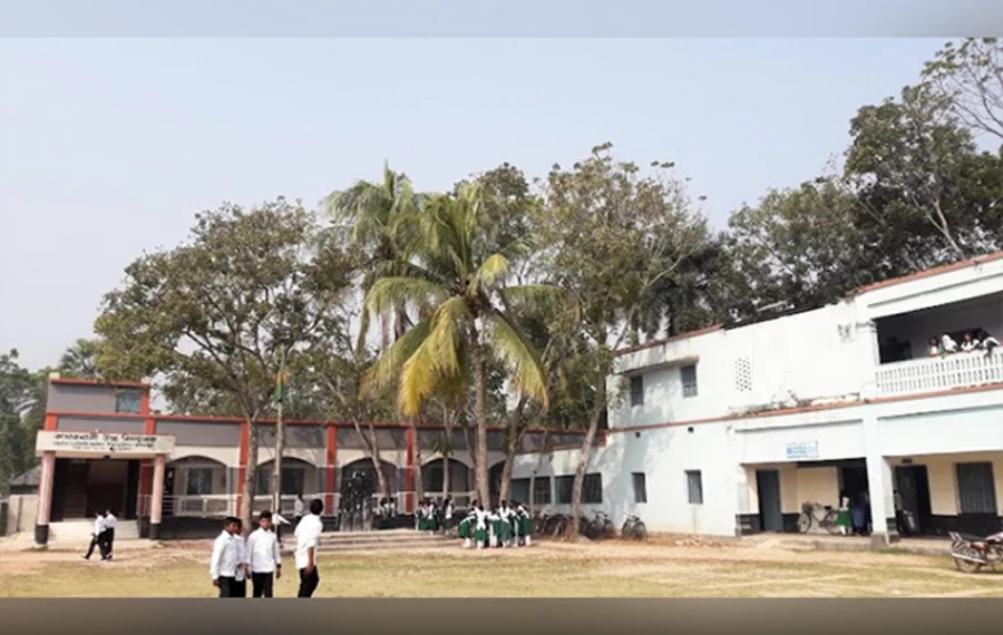 Decaying Faridpur school building puts students’ lives at risk