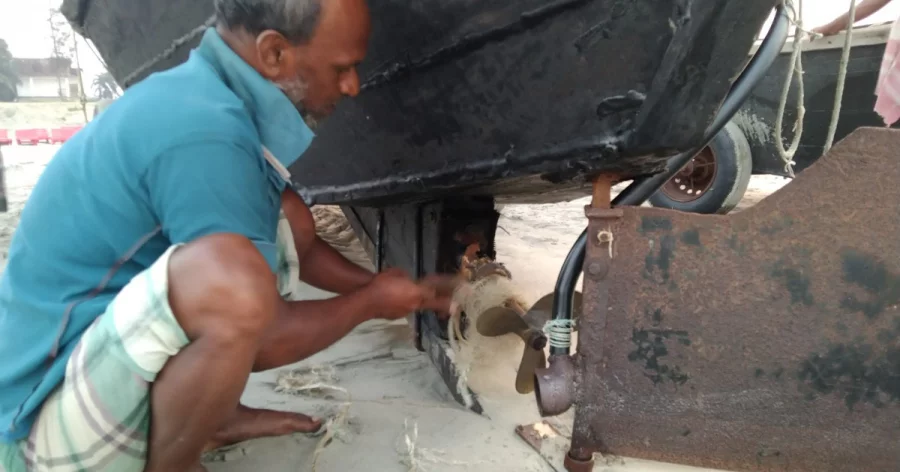 A day with fishermen at Bay of Bengal